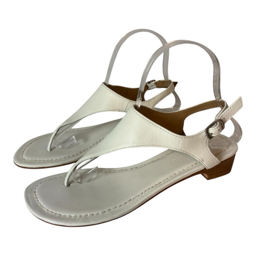 Bernardo T strap sandals low heel white leather Slingback size 7.5M